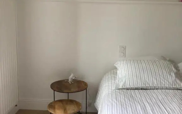 Chambre indépendante au Manoir de la Célinais côté jardin