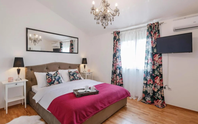 Stunning Home in Krvavici With Wifi and 4 Bedrooms
