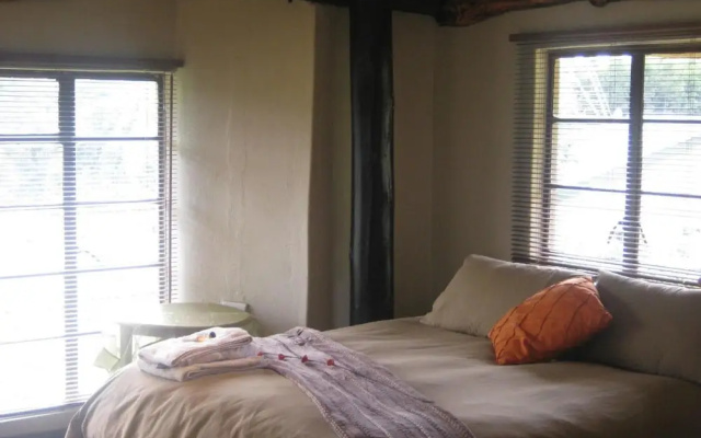 Emahlathini Guest Farm