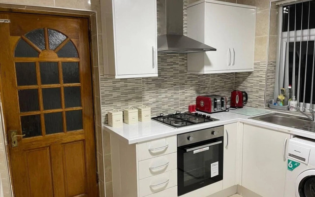 3-bed House - Sleeps 5 With Free Parking