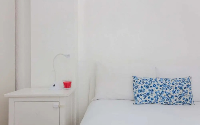 Contemporary 2 Bedroom Flat in Bayswater