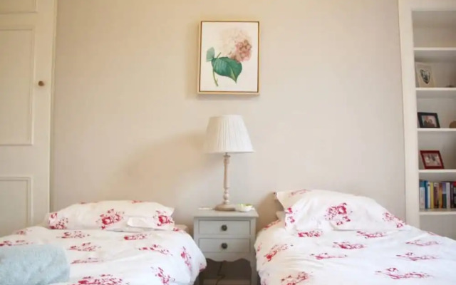 Classic 2 Bedroom Edinburgh Flat
