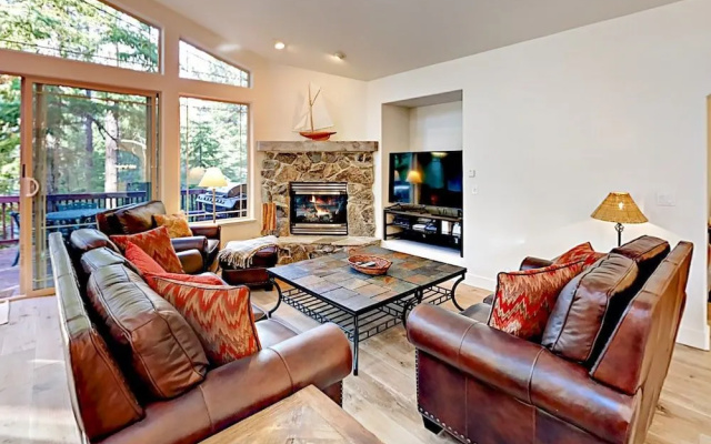 Spacious Forest View Retreat by RedAwning
