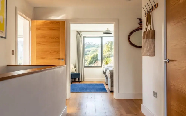 Modern 5 Bedroom Home With Garden Panoramic Views