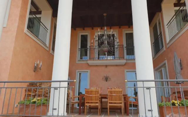 Villa Strelitzia