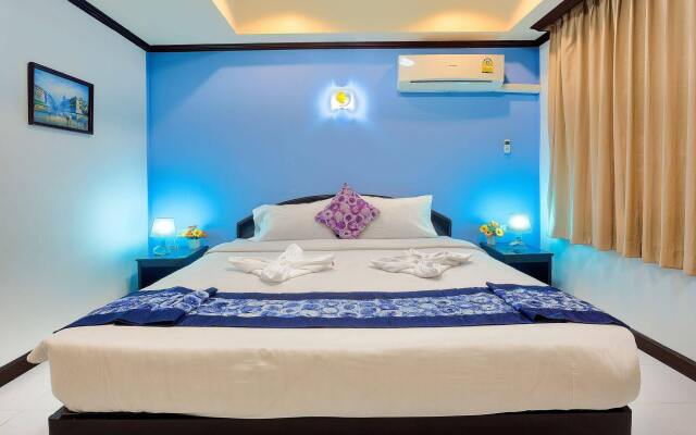 Отель The Grand Orchid Inn вид на фасад