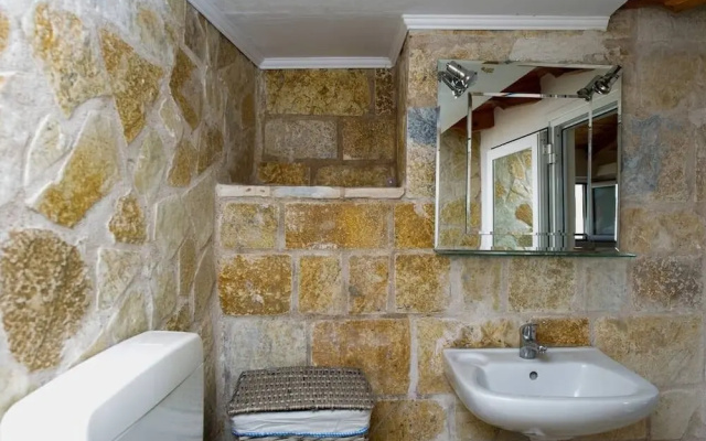 New Hope, studio with pool near the beach