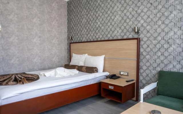 Halley Hotel