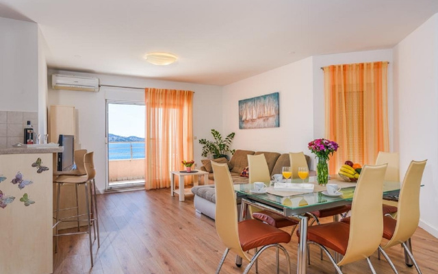 Apartment Maša - modern sea view apartment: A1 Trogir, Riviera Trogir