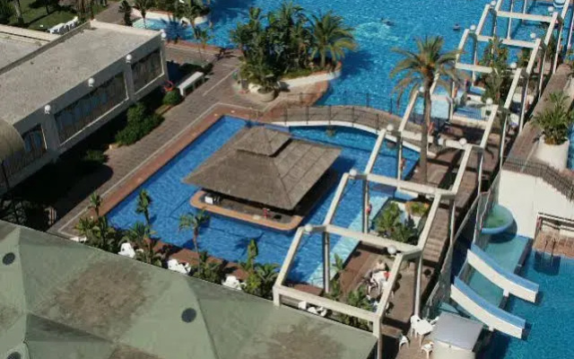 Apartamentos Benal Beach