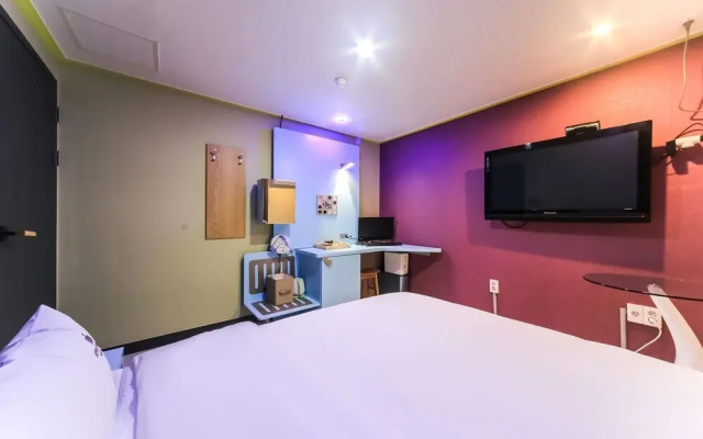 The Apple Hotel