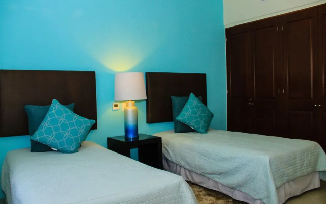 Luna Maya condo free access to Beach club