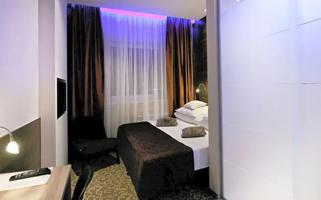 Nu Hotel