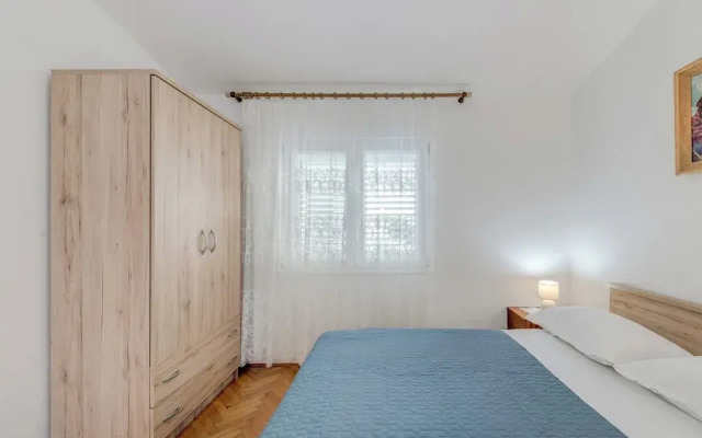 Seafront apt With Terrace, 4 Bedrooms and Mooring