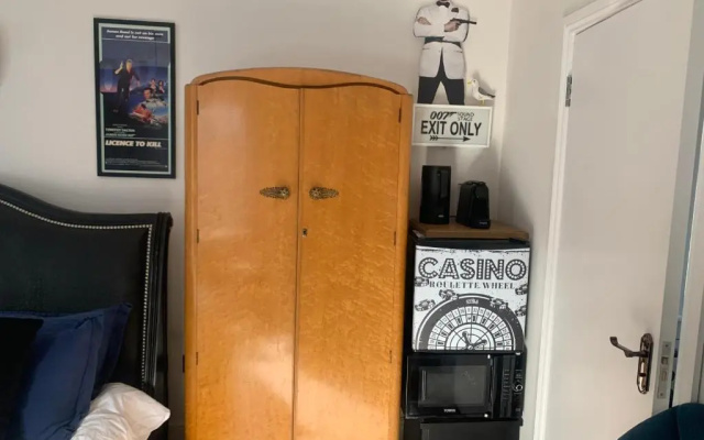 Southsea Royale Studio, James Bond, Parking, Seafront