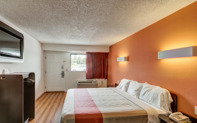 Motel 6 Berea, KY
