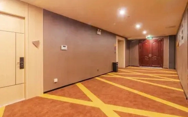 IU Hotel (Jinan Railway Station)
