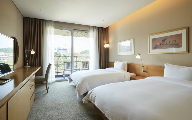 Rolling Hills Hotel