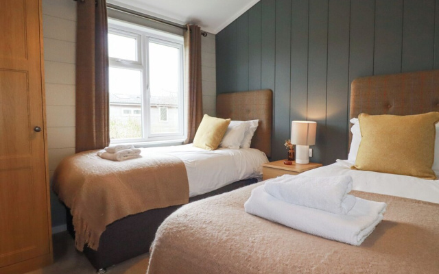6 Meadow Retreat