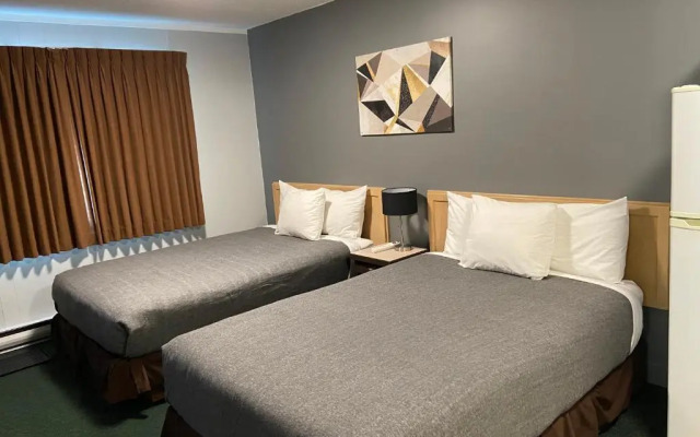 Monashee Lodge