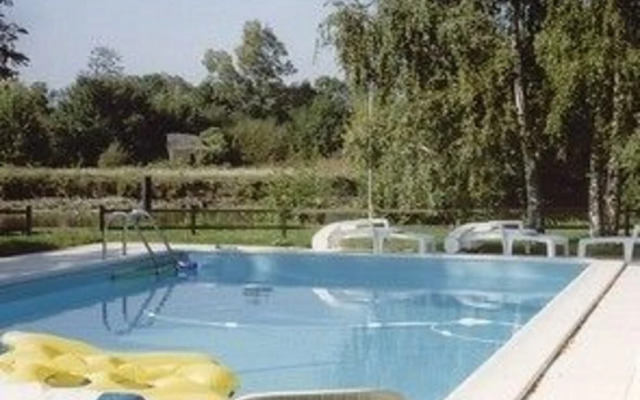 Logis Hotel Le Port Saint Aubin