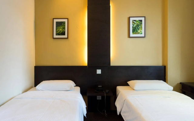 Broadway Hotel
