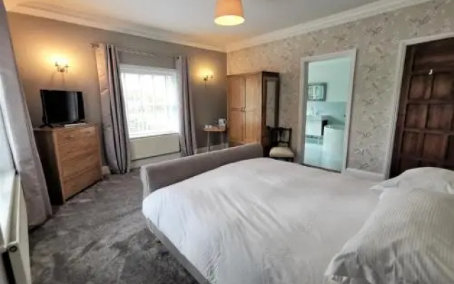 Blashford Manor Farmhouse - New Forest Cottage
