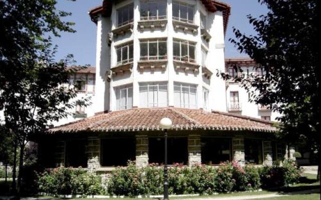 Отель Hostal Ayestaran I Испания, Ульцама - отзывы, цены и фото номеров - забронировать отель Hostal Ayestaran I онлайн вид на фасад