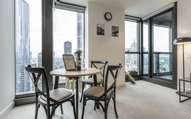 Trendy Melbourne 2 Bedroom Apartment by BnB Pro