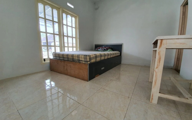 OYO 2198 Fatima Guest House Syariah