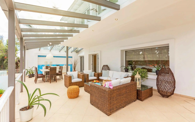 Sani Seaside Luxury-Private Pool Retreat for 21ppl