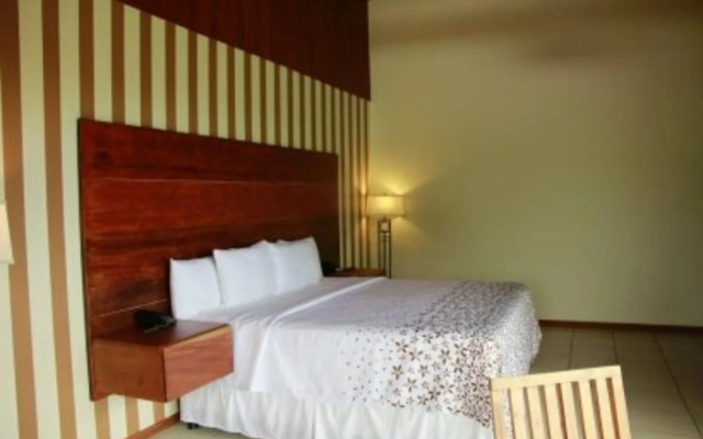 Ficus Sunset Suites