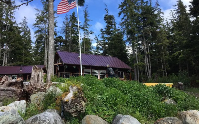 Eagles Wings Wilderness Lodge
