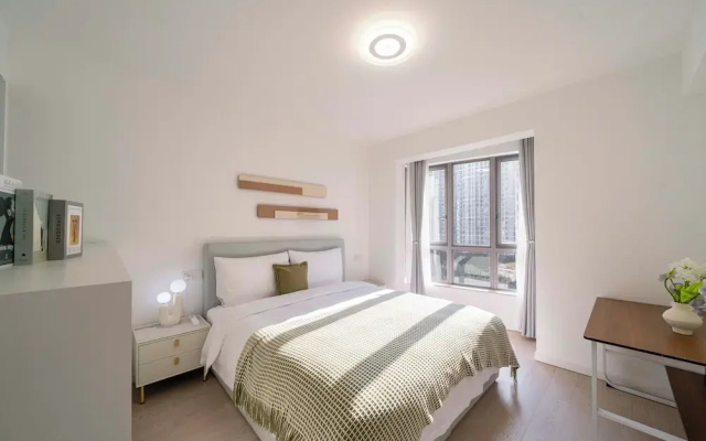 Tyms Xujiahui 2BR Apt Near Metro