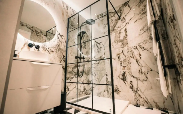 Le MAJESTIC **** : Luxury T2 plein centre / v-rent