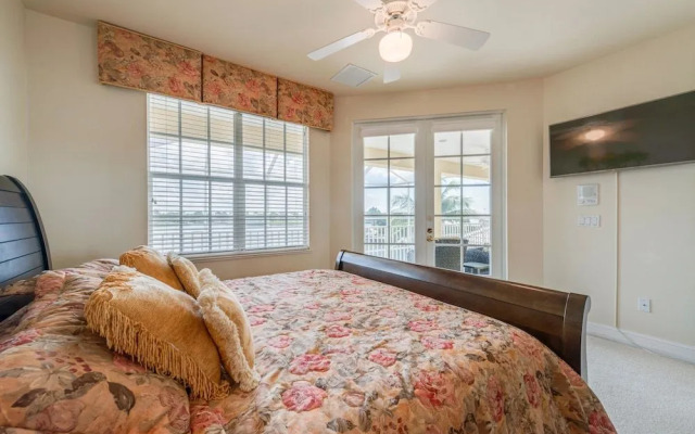 Waterfront Home With Pool, spa and 2nd Floor Balcony