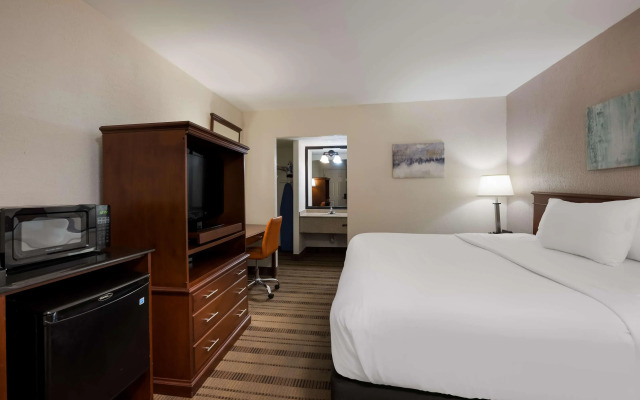 SureStay Plus by Best Western Woodbury Inn