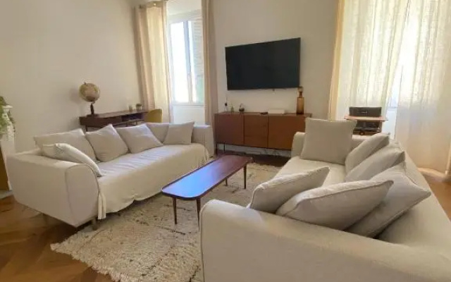 Appartement de maître T3 80m2 en plein centre.