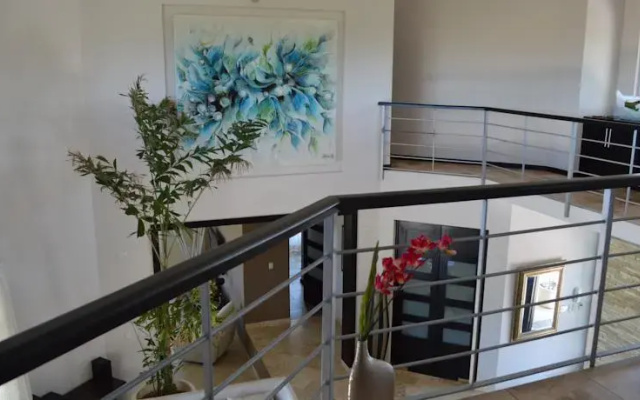 Villa de la Fiesta with Ocean View
