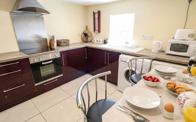 Whispering Willows - The Thatch, Carndonagh