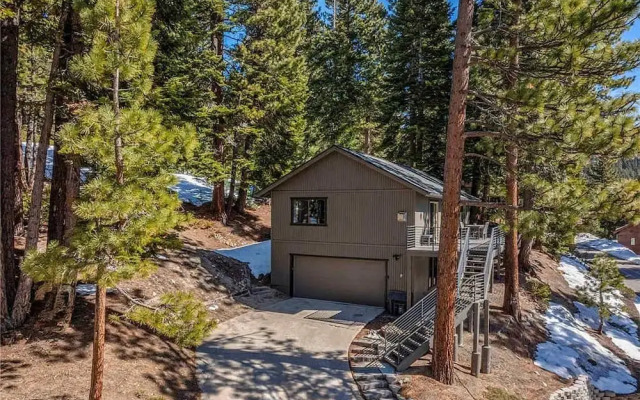 Cozy Spacious 4BD Modern Mountain Home