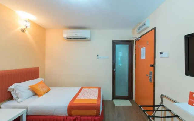 OYO 137 1st Centro Hotel