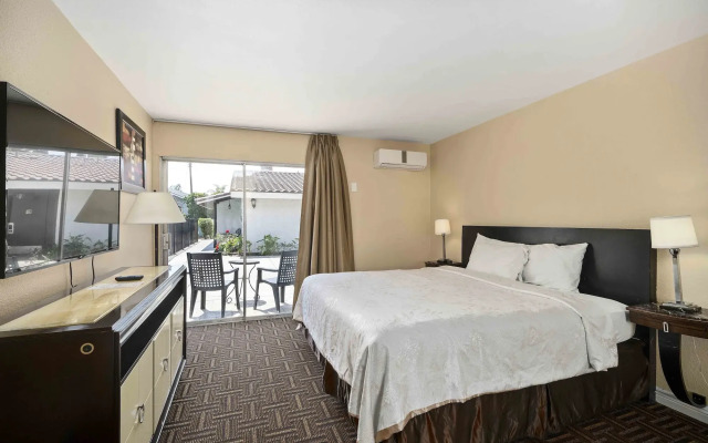 Lemon Tree Hotel & Suites Anaheim