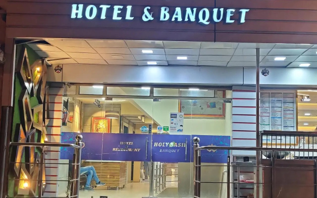 OYO 19453 Hotel Holy Basil