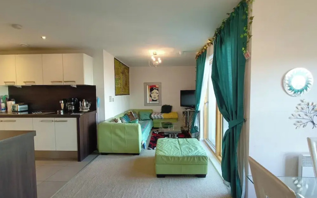 1 Bed Flat - Sleeps 5 - Pets - Garden - Parking