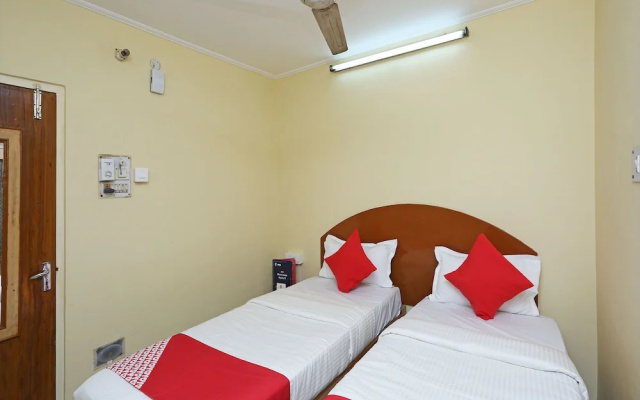 OYO 11651 BKR Guest House