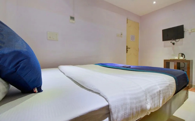 OYO 12941 Hotel Forest Transit