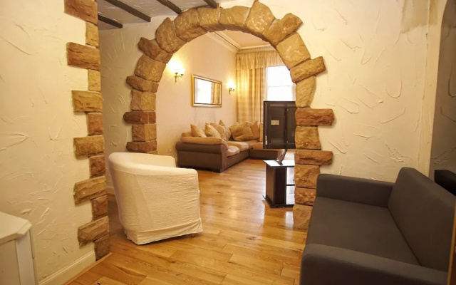 Spacious 2 Bedroom Flat, Leith Walk