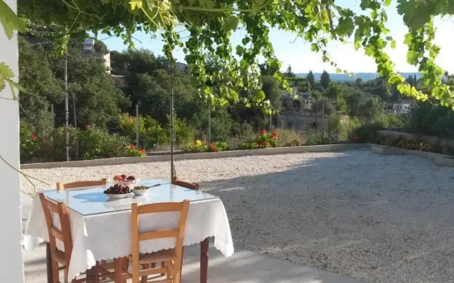 Antigonis Cottage
