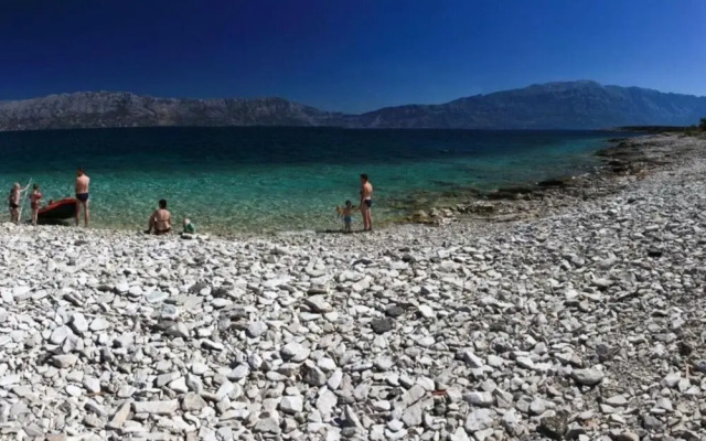 Ennio - 100m From the Beach - A2 Zeleni